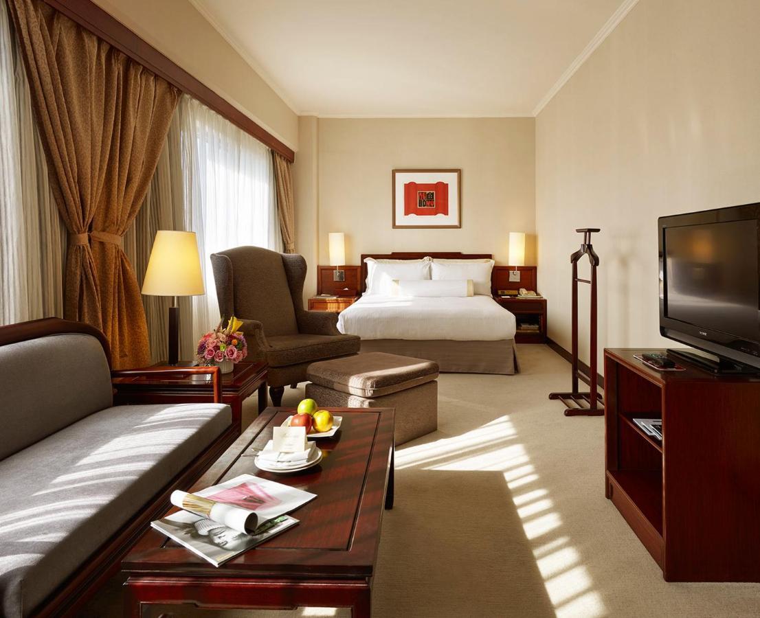 The Howard Plaza Hotel Тайбей Екстер'єр фото A room at the hotel