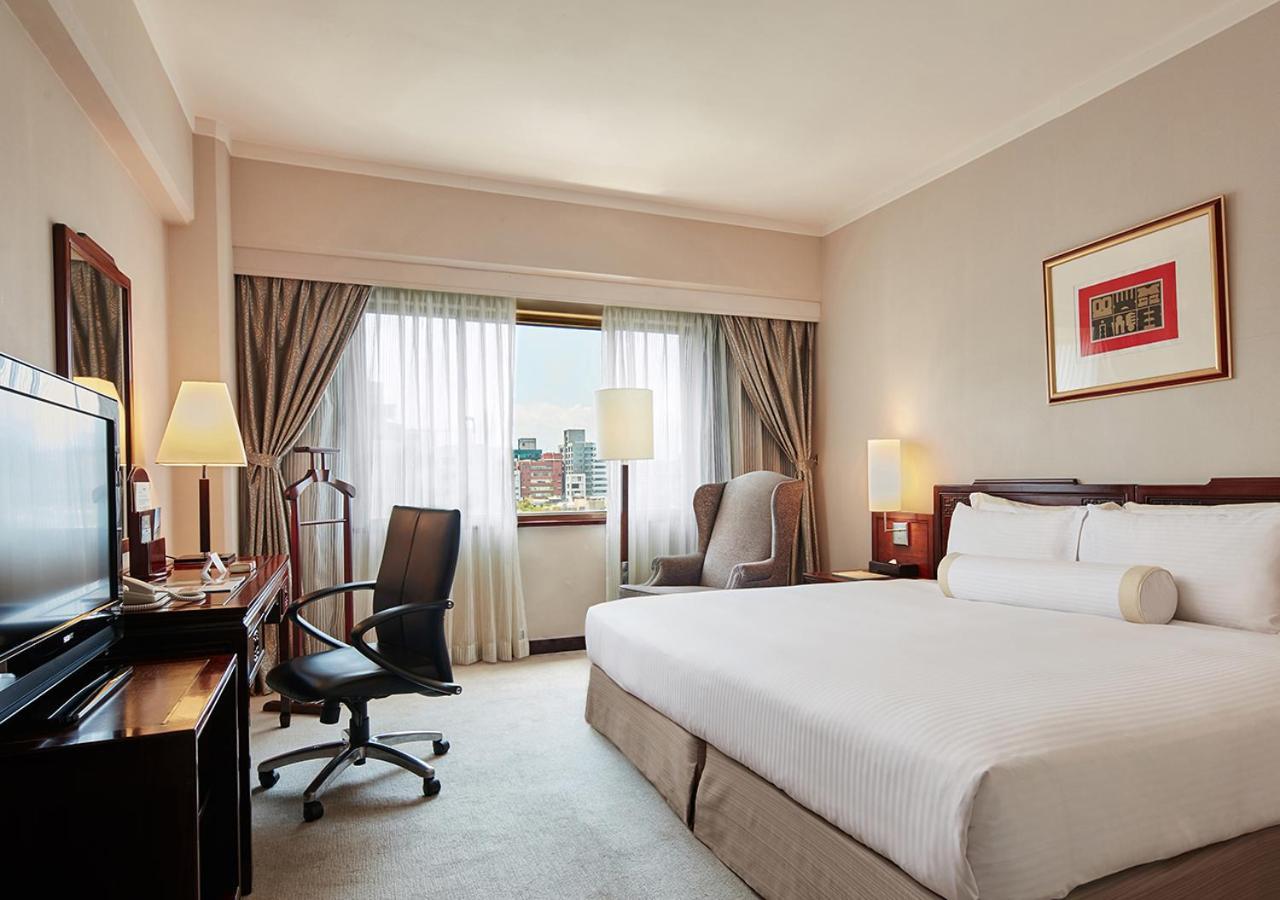 The Howard Plaza Hotel Тайбей Екстер'єр фото A room at the hotel