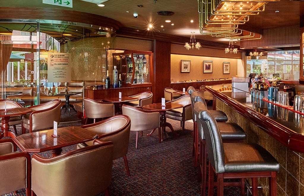 The Howard Plaza Hotel Тайбей Ресторан фото The bar on board the Queen Mary 2