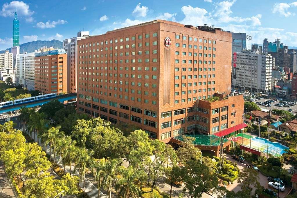 The Howard Plaza Hotel Тайбей Екстер'єр фото Kaohsiung Medical University Hospital